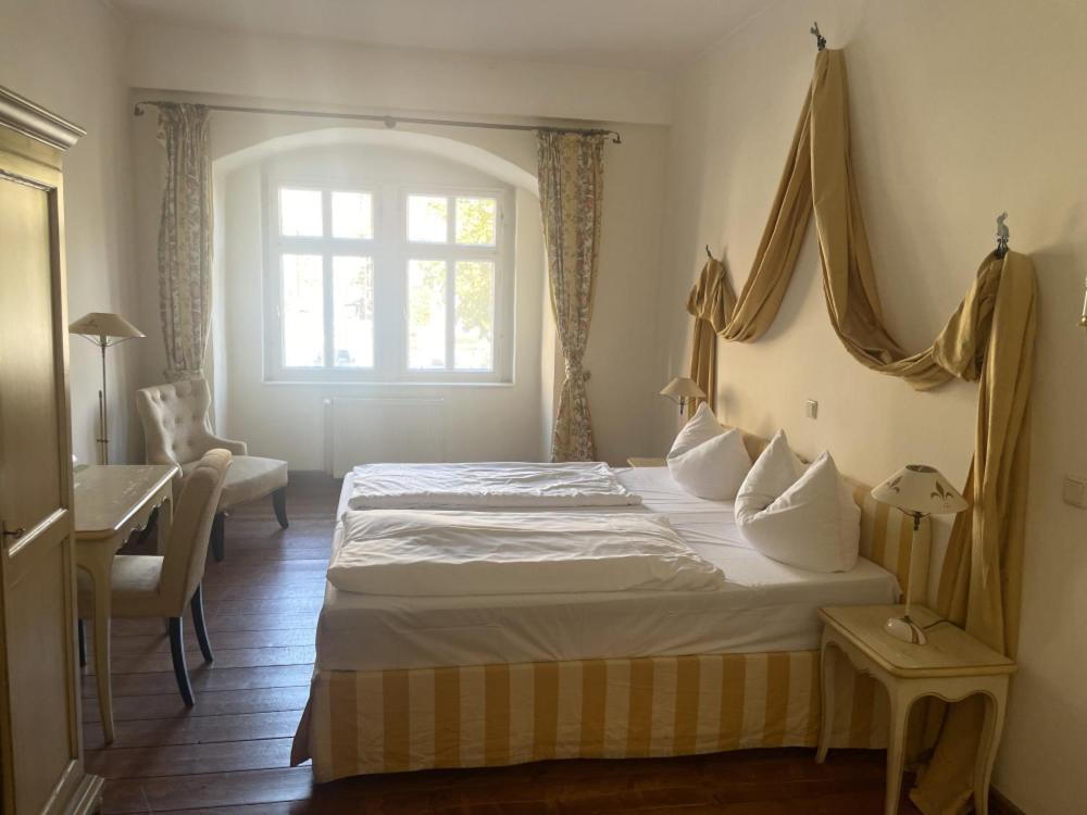 Hotel Adler รูโดลชตัดท์ ภายนอก รูปภาพ